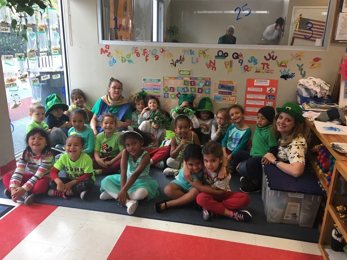 Classroom group photo with kids and teachers